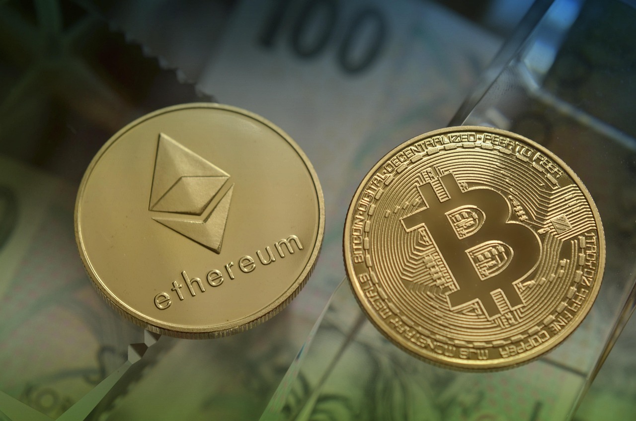 黄金再飙新高！数据：比特币通常在100~150天内跟进拉涨